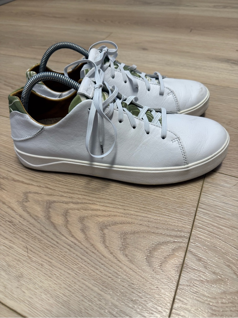 Olukai Men's Lae'ahi Li Ili White leather sneakers size 9